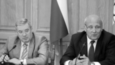 Губернатор Виктор Толоконский и председатель совета ректоров Николай Пустовой (на снимке он справа) считают, что сложность ведомственного подчинения оптимально решена созданием единого министерства образования, науки и инновационной политики Новосибирской области.