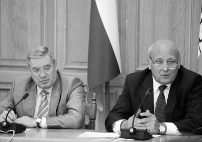 Губернатор Виктор Толоконский и председатель совета ректоров Николай Пустовой (на снимке он справа) считают, что сложность ведомственного подчинения оптимально решена созданием единого министерства образования, науки и инновационной политики Новосибирской области.