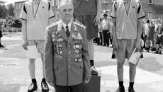 Фото на память. Евгений Владимирович Щербак с тройкой лидеров по армспорту в весовой категории до 52 кг — Леонидом Новосельцевым (первое место), Максимом Кузнецовым (второе) и Андреем Лоскутовым (третье).