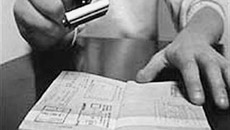 Мошенники подделывали документы, покрывая нелегальных мигрантов.