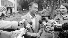 Отвечая на вопросы журналистов, депутат Новосибирского областного Совета Евгений Подгорный сказал: «Новые детские сады в любом случае нужно строить, но прежде вернем то, что и без того принадлежало детям».