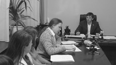 Во время встречи с представителями движения «Российским детям — доступное школьное образование» депутат Новосибирского областного Совета Александр Илющенко заверил: «Все средства, направляемые на решение проблемы дефицита мест в детских дошкольных учреждениях, будут под зорким контролем депутатов фракции «Единая Россия».