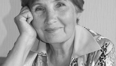 Фаина Алексеевна не только своим сердечным участием, но и своей теплой улыбкой согревает подшефных ветеранов.