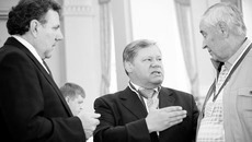 Петр Чекмарев (в центре): «Сибиряки, мы надеемся на вас». Вместе с заместителем председателя Правительства Новосибирской области Виктором Гергертом (слева) и президентом СО РАСХН Александром Донченко.