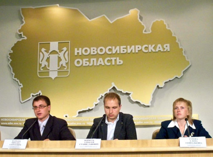 Михаил Камаев, начальник управления по делам молодёжи и ветеранов, Алексей Борисек, директор Фонда поддержки молодёжных инициатив, и Елена Гурова, участница форума «Селигер».