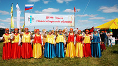 Участников и гостей праздника «День поля-2010» приветствует ансамбль «Селяночка» из села Лесная Поляна Коченёвского района.