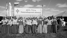 Участников и гостей праздника «День поля-2010» приветствует ансамбль «Селяночка» из села Лесная Поляна Коченёвского района.