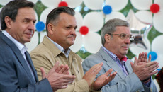Участников праздника приветствуют Владимир Городецкий, Александр Целько и Виктор Толоконский.