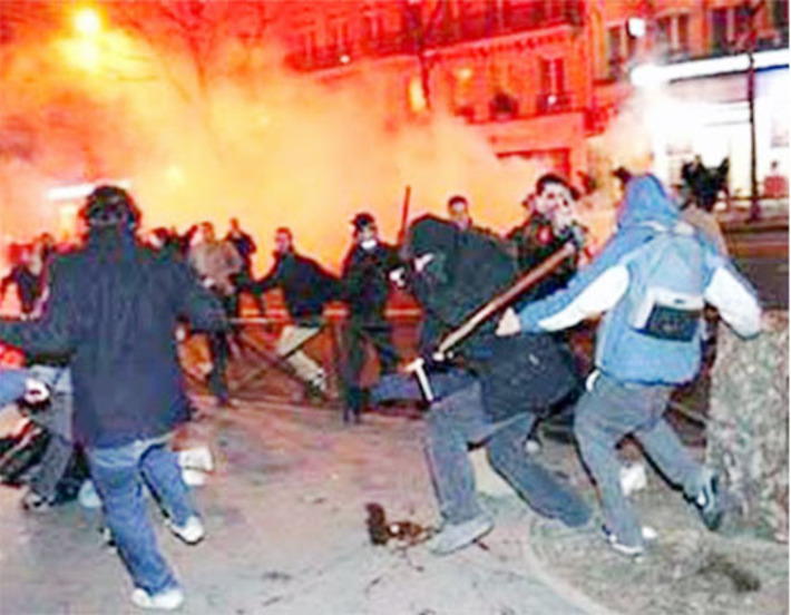 Во время беспорядков в городе Сент-Эньян.