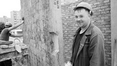 «Скоро здесь будет построен первомайский Манхэттен», — говорит один из старейших работников, бригадир комплексной бригады Александр Савченко.