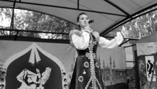 Поет Альфия Нигматуллина.