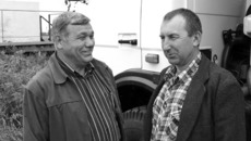 Директор Александр Шнайдер (слева) и шофер Сергей Бояркеев.