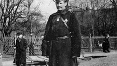 В дореволюционной России на страже закона стояли полицейские, а общественный порядок охраняли городовые (на снимке). Возможно, вскоре все вернется на круги своя.