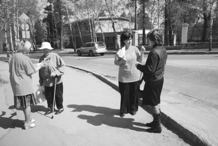 Библиотекари Наталья Ткаченко и Татьяна Пшеницина рассказывают о новых услугах библиотеки.