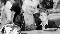 Марина Щербакова пришла на церемонию с сыном. А дома ее поздравят еще четверо детей.
