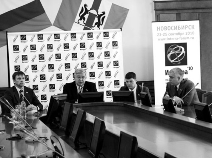 На презентации выступает Алексей Беспаликов.