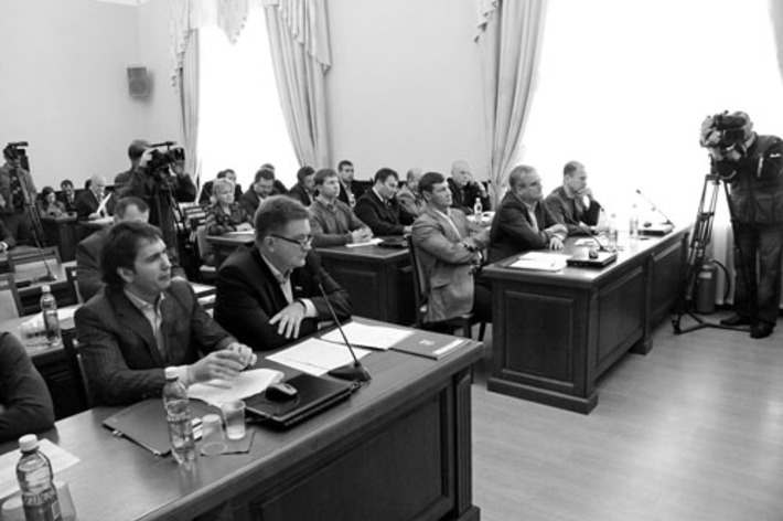 Городские и областные депутаты решили общими усилиями бороться с острой проблемой.