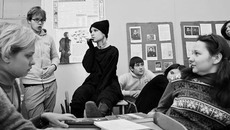 Во время съемки сериала «Школа». В центре режиссер Валерия Гай Германика.