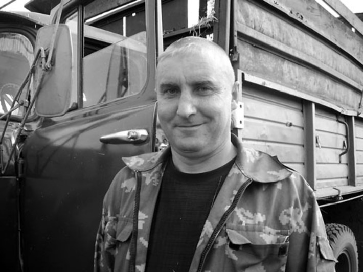 Олег Червонец, водитель автомобиля ЗИЛ ОАО «Северо-Кулундинское» Баганского района, за рулем 24 года. Он не единожды становился лучшим не только в своем акционерном обществе, но и на районном, и на областном уровне. Вот и в этом году норма вывоза пшеницы перевыполняется Олегом Семеновичем в два раза. Фото Марины ЛУПЕЙКЕНЕ.