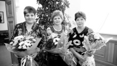 Лауреаты премии «Лучший педагогический работник Новосибирской области» из г. Искитима (слева направо): учитель русского языка и литературы школы № 14 Юлия Андреевна Лугинина; дефектолог, сурдопедагог школы № 12 Галина Анатольевна Павлова; преподаватель музыки школы № 8 Ирина Георгиевна Майковская.