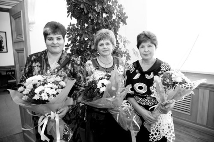 Лауреаты премии «Лучший педагогический работник Новосибирской области» из г. Искитима (слева направо): учитель русского языка и литературы школы № 14 Юлия Андреевна Лугинина; дефектолог, сурдопедагог школы № 12 Галина Анатольевна Павлова; преподаватель музыки школы № 8 Ирина Георгиевна Майковская.