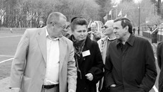Глава Черепановского района Аркадий Звонков и мэр Новосибирска Владимир Городецкий (на переднем плане) во время посещения стадиона «Энергия».