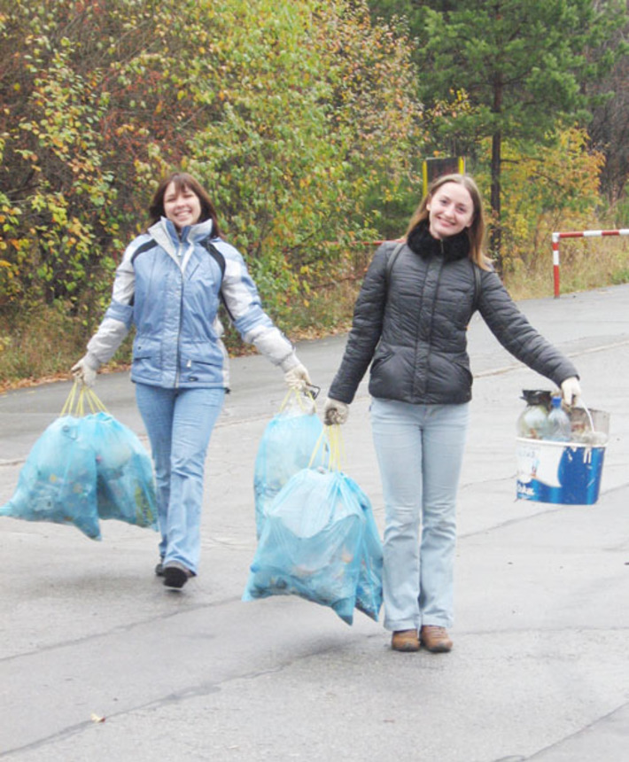 Заельцовский парк: уборка в разгаре.