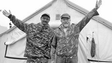 Кандидат геолого-минералогических наук Сергей Кулигин и член-корреспондент Академии наук Николай Похиленко. Канада, 2006 год.