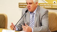 Министр сельского хозяйства области Георгий Иващенко отвечал на вопросы работников печати, радио и телевидения полно, доходчиво, интересно.