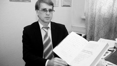 Автор-составитель справочника «Новосибирцы — герои Отечества» Сергей Виноградов. Фото Михаила ПЕРМИНА.