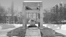 Памятник жертвам политических репрессий в Нарымском сквере Новосибирска.