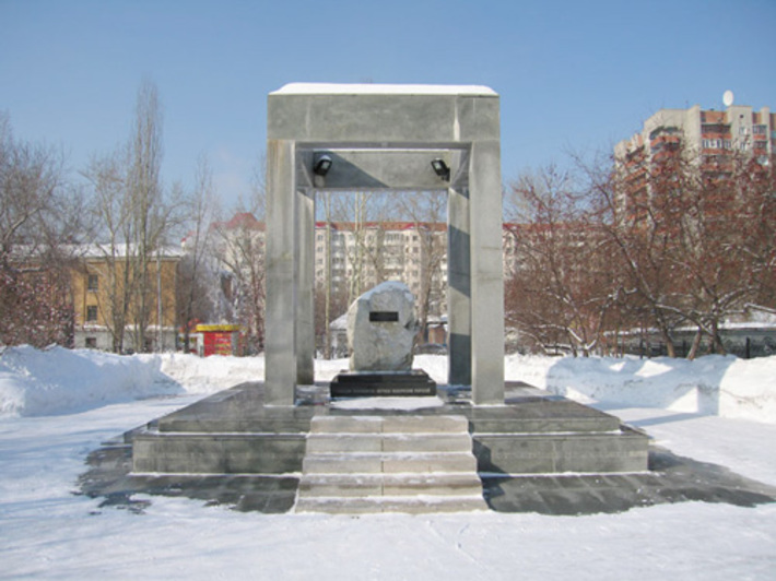 Памятник жертвам политических репрессий в Нарымском сквере Новосибирска.