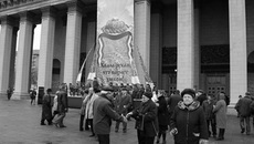 Место встречи — оперный театр.