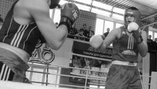 В финальном поединке победу одержал наш земляк Павел Быков (в красной форме).