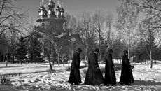 На службу. Фото Нины ЕФРЕМОВОЙ.