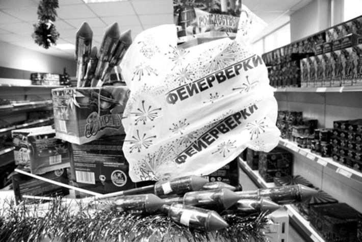 Магазины уже предвкушают нашествие покупателей. Фото Андрея БАУЛИНА.