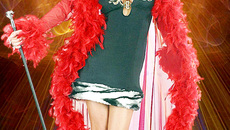 За мишурой гламура не видно человека.