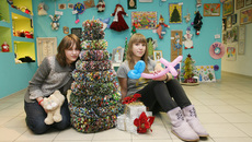 Ксения Есипова и Юлия Зелепукина из детской школы искусств №20 Северо-Чемского жилмассива.