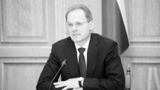 Губернатор Василий Юрченко о нуждах новосибирцев знает всё. Фото Михаила ПЕРМИНА.