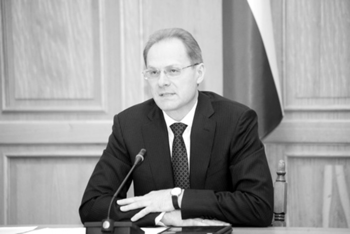 Губернатор Василий Юрченко о нуждах новосибирцев знает всё. Фото Михаила ПЕРМИНА.