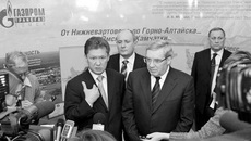 Алексей Миллер, генеральный директор ООО «Газпром трансгаз Томск» Виталий Маркелов и Виктор Толоконский беседуют с журналистами. Фото Александра СЕМЕНОВА.
