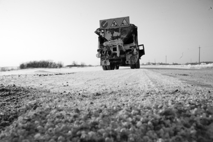 Новые реагенты работают и при очень сильном морозе. Фото Михаила ПЕРМИНА.