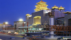 Пекин — город контрастов.