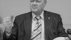«Новосибирская область в последние годы вырвалась в число ведущих регионов страны, не имея ни собственной нефти, ни угля, ни газа, но активно привлекая науку к повышению экономической эффективности того, чем располагает: транспортной логистикой, новыми технологиями, разветвлённой экономической структурой. Да и сельское хозяйство области вышло на ведущие в стране позиции тоже в значительной степени благодаря науке».