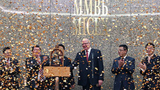 Момент открытия торгов китайским юанем на Московской межбанковской валютной бирже.