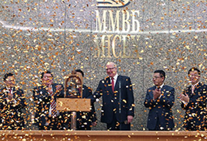 Момент открытия торгов китайским юанем на Московской межбанковской валютной бирже.