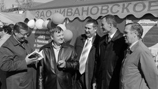 Депутат Законадательного собрания Новосибирской области Юрий Зозуля, глава Баганского района Василий Пронькин, директор  «Ивановского» Виктор Бамбух, глава Краснозерского района Александр Баев, заместитель министра сельского хозяйства Новосибирской области Владимир Тагаков (слева направо) на фестивале молока в Багане.