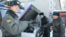 Заместитель командира войсковой части 5427 по вооружению, начальник технической части капитан Виталий Демешонок ведет практические занятия с командирами взводов.