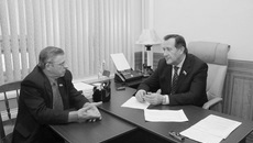 Юрий Сиденков и Иван Мороз. Фото пресс-службы Законодательного собрания Новосибирской области.