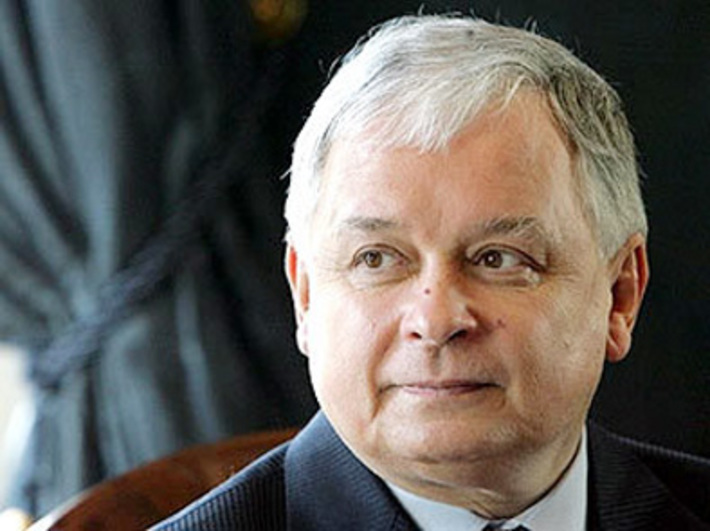 Ярослав Качиньский — брат-близнец разбившегося в авиакатастрофе президента Польши.